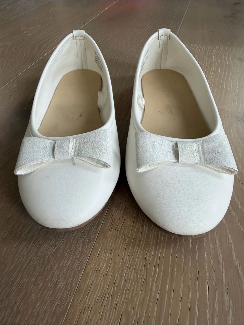 BCBG Girls White Bow Ballet Flats, 2M